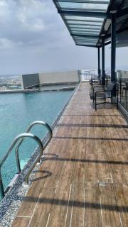 The Quartz 3 Bedroom Apartment with fully furnish and fully aircond, infinity pool, Corner lot with seaview and city view centre of malacca city - Tranquerah - 2