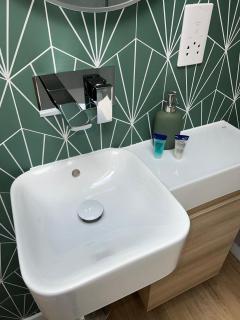 Central ensuite guest unit with AC and free on-street parking - Brighton & Hove - 5