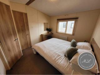 The Meadows 34 - Golden Palm Resort, pet friendly, WiFi & bed linen - Meadow Lakes Caravan & Lodge Hire - Chapel Saint Leonards - 5