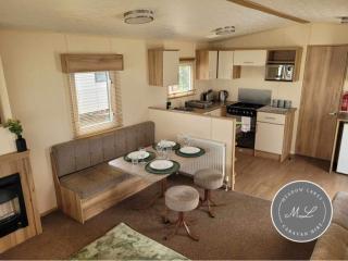 The Meadows 34 - Golden Palm Resort, pet friendly, WiFi & bed linen - Meadow Lakes Caravan & Lodge Hire - Chapel Saint Leonards - 7