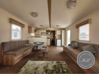 The Meadows 34 - Golden Palm Resort, pet friendly, WiFi & bed linen - Meadow Lakes Caravan & Lodge Hire - Chapel Saint Leonards - 6
