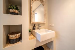 Villa Sunsara 4 - Enchanting 4BR Villa in a Great Location - Canggu - 4