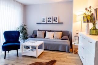 Gelbe Koffer - Design-Apartment in Schiffweiler - Self-Check-in - 2 Parkplätze - WLAN - Balkon mit Gartenzugang - private Terrasse - ruhig gelegen - Nähe See & Wald - bis 4 Pers - 9