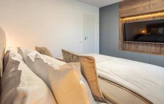 Urban Plaza Mountain View Luxury Retreat - 4