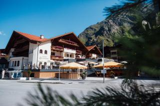 Hotel Mittagskogel Pitztal - 0
