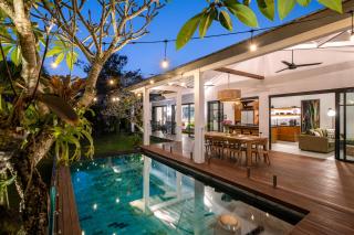 Elegant Living, Secure Swimming! 4BR Modern Villa - Uluwatu - 7