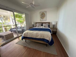 Absolutely Lakeside House, quiet and peace - Killarney Vale - 4