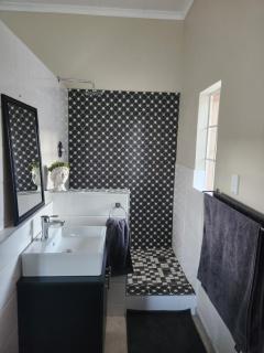 Guesthouse 71 King Size Guest Room - 1