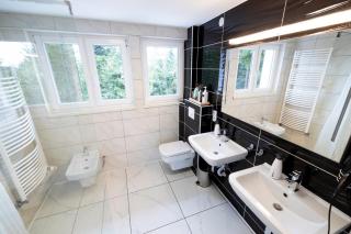 Gelbe Koffer - Design-Maisonette in Schiffweiler - 2 Etagen - Self-Check-in - 2 Parkplätze - WLAN - Balkon & Garten - ruhig - Nähe See & Wald - bis 7 Pers - 4