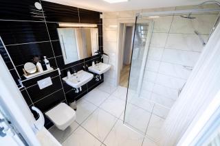 Gelbe Koffer - Design-Maisonette in Schiffweiler - private Terrasse & Grill - nahe Wald & See - Self-Check-in - 2 Parkplätze - 5