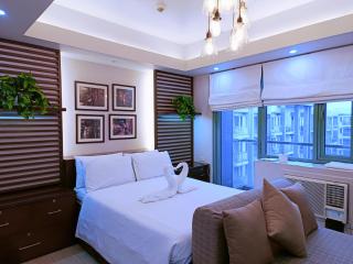 Two Palmtree Villas Across Manila Airport Terminal 3 -JJRMK Condotel - Manila - 8