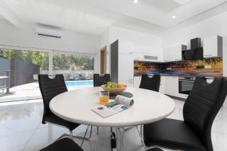 VILLA GEORGE z ogrevanim bazenom in vrtno kuhinjo - 2