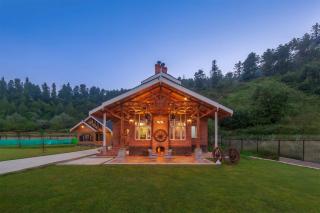 StayVista at Suroor with Central Heating in Tangmarg - Tangmarg - 7
