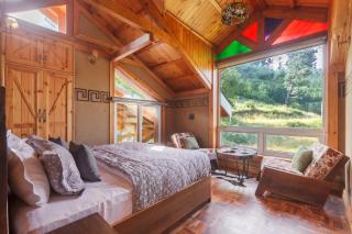 StayVista at Suroor with Central Heating in Tangmarg - Tangmarg - 4