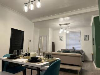Amazing 2 Bedrooms House - 2