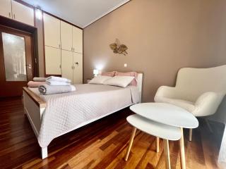 Elegant Downtown Retreat - 5