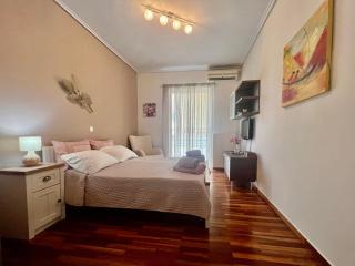 Elegant Downtown Retreat - Kalamata - 1