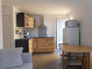 App T2 entièrement rénové en résidence proche à pied de la plage de la Roquille et de tous commerces parking privé gratuit climatisation wifi - 4