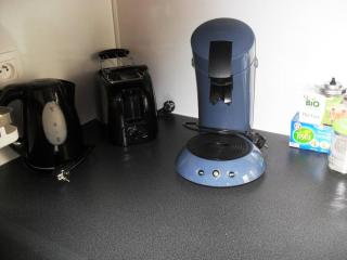 App T2 entièrement rénové en résidence proche à pied de la plage de la Roquille et de tous commerces parking privé gratuit climatisation wifi - 2