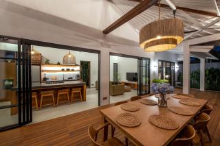Elegant Living, Secure Swimming! 4BR Modern Villa - Uluwatu - 9