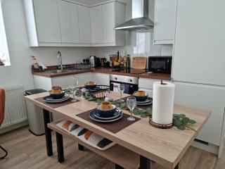 Central Watford Modern Apartment - Travellers & Contractors Welcomed - Watford - 0