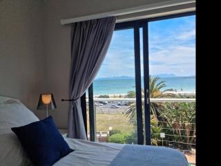 Seabreeze, sleeps 4, Central - Sea view - Gordonʼs Bay - 8