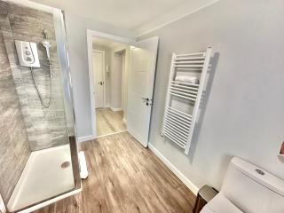 Cozy Downtown Retreat - Central Apartment with Short Walk to Beach - 4