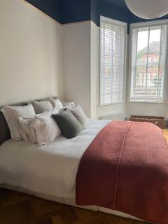 Luxury 2 bed in Hither Green - free parking - 2