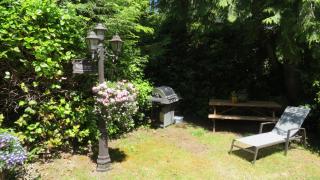 Cobble Wood and Bird Sanctuary Guest Houses - Tofino - 2