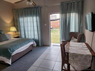 Guesthouse 71 Sunny Guest Room - Boksburg - 8