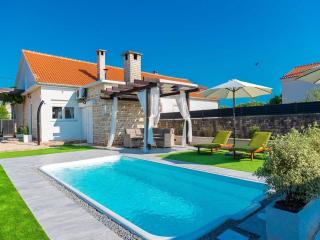 Holiday home Marcela with pool - Pridraga - 0