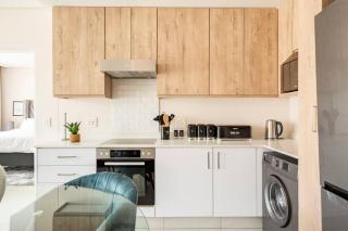 Luxurious Executive Gem in Sandton with Inverter. - 7