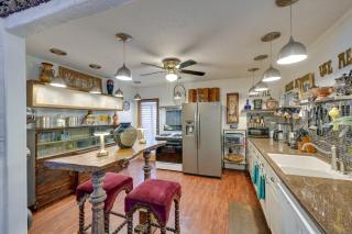 Bohemian Wonderland Benicia Bungalow with Pergola! - Benicia - 1