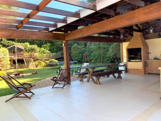 Casa Campos do Jordão, bairro Capivari, Wi-Fi, churrasqueira e forno de pizza, totalmente equipada - 8