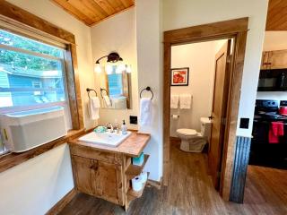 Glacier's Edge Cabins - Columbia Falls - 2