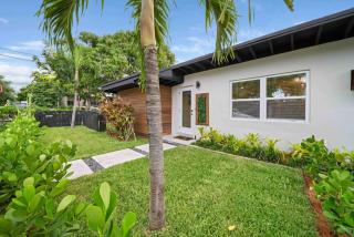 Mango Lovers Zen Beach Retreat w Hot Tub - 1