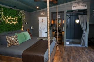 "Tarzan & Jane" Jungle-Themed Double Luxury Family Treehouse for 12 Near Dollywood & Pigeon Forge - 0