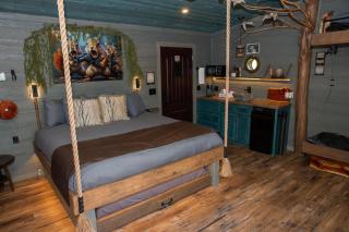 "Squirrels Gone Wild" Luxury Treehouse Adventure Near Dollywood & Pigeon Forge - 9