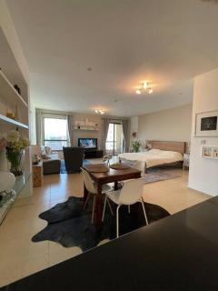 Sunset Oasis: Beachfront Studio - 0
