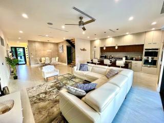 Botanical Oasis Home with 2 Pools - Fort Lauderdale - 5
