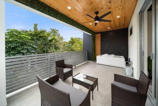 Luxury Home w 2 Pools near Beach - Fort Lauderdale - 7