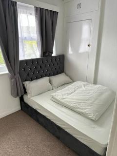 Tomla Inn-3 Beds House - 6 people sleeps-Greenwich Holiday Short Let - 1