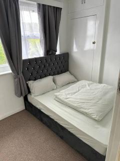 Tomla Inn-3 Beds House - 6 people sleeps-Greenwich Holiday Short Let - Plumstead - 3