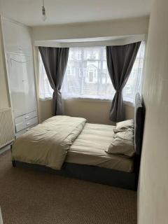 Tomla Inn-3 Beds House - 6 people sleeps-Greenwich Holiday Short Let - Plumstead - 2