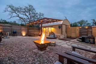 Romantic Tiny Luxury Retreat w heated pool, sauna n outdoor shower in Wimberley 10 acres - Wimberley - 4