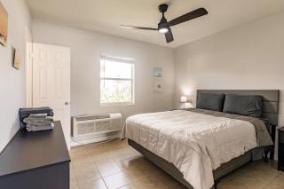 Poolfront Cottage Near Beach with Full Kitchen! - Fort Myers - 1