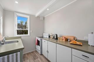 Lakeside Escape - Motuoapa Holiday Home - Turangi - 2