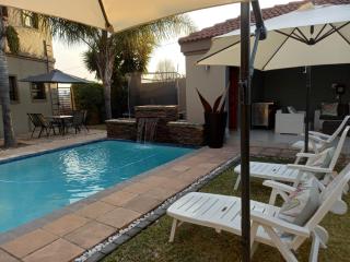 REALJOY GUEST SUITES - 9