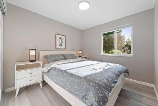 Cheerful Kirkland Home w&AC Big Yard,Walk to Beach - 2