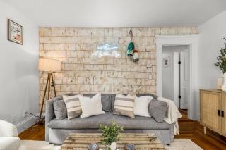 A by the Bay - Stunning Seaside Apartment - Gloucester - 5